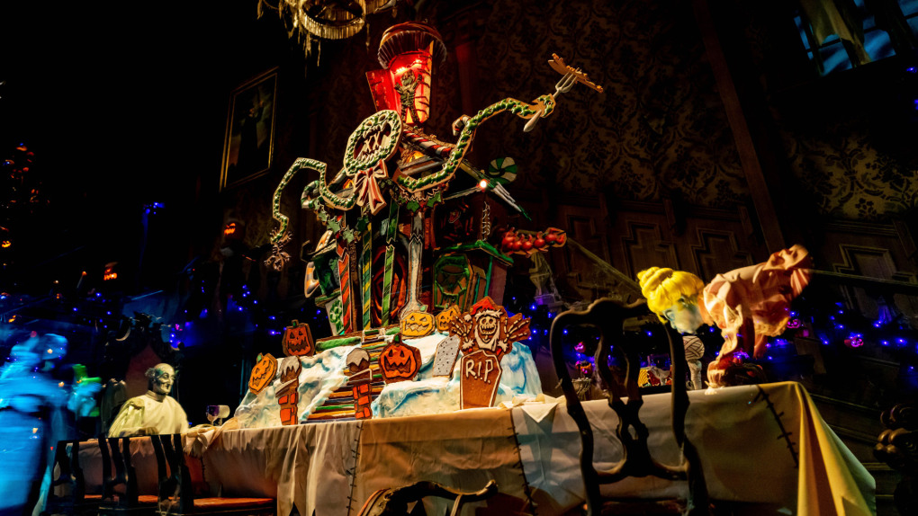 Disneyland team spends 4 months creating Haunted Mansion Holiday gingerbread house