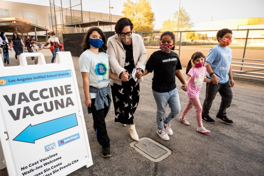 LAUSD to consider delaying banning unvaccinated students from campus